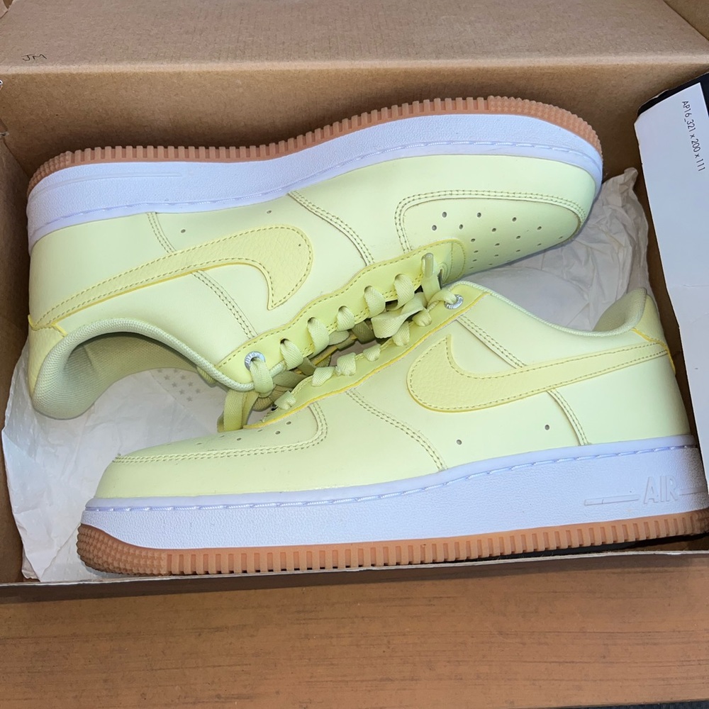 Women’s Air Force 1 ‘07 PRM Luminous Green